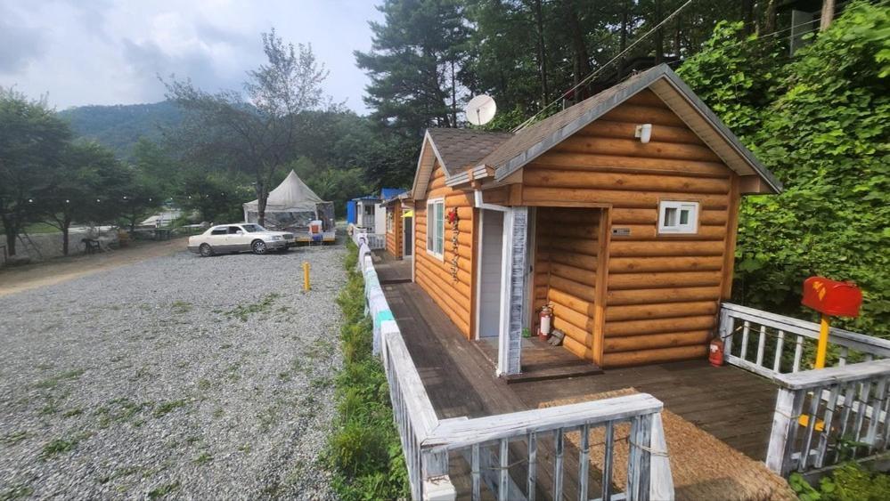 Hongcheon Gongjaksan Recreational Forest Pension Quarto foto